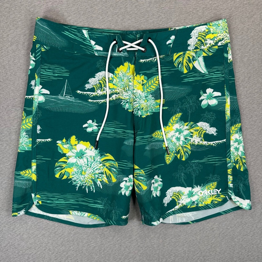 Oakley Board Shorts Mens 32 Green Performance Fit Tropical Floral Wave Surf AOP